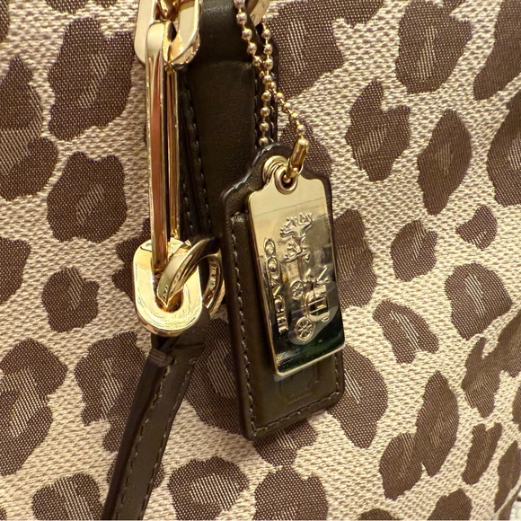 Coach light chestnut jaguar print canvas tote. NWT. - Picture 4 of 7